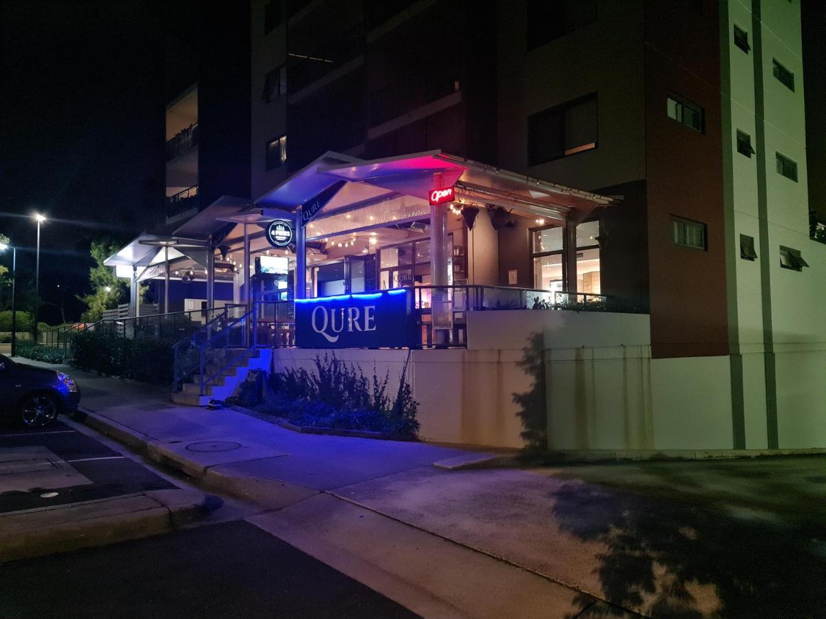 Qure Restaurant And Apartments Canberra Bruce エクステリア 写真