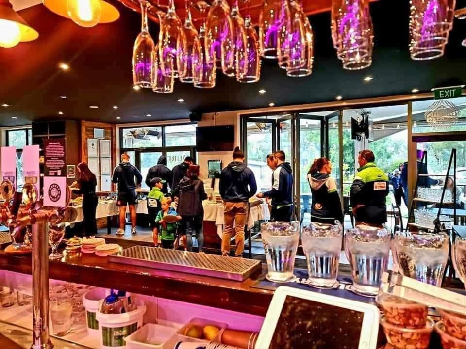 Qure Restaurant And Apartments Canberra Bruce エクステリア 写真